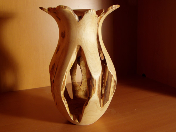 Vase aus Zypresse 4